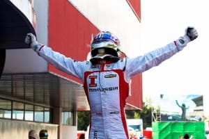 Ellinas edges Niederhauser for victory in Barcelona